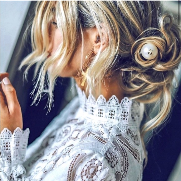 PERFECT PETALS WHITE LACE SEE-THROUGH TOP - Picture 2 of 11